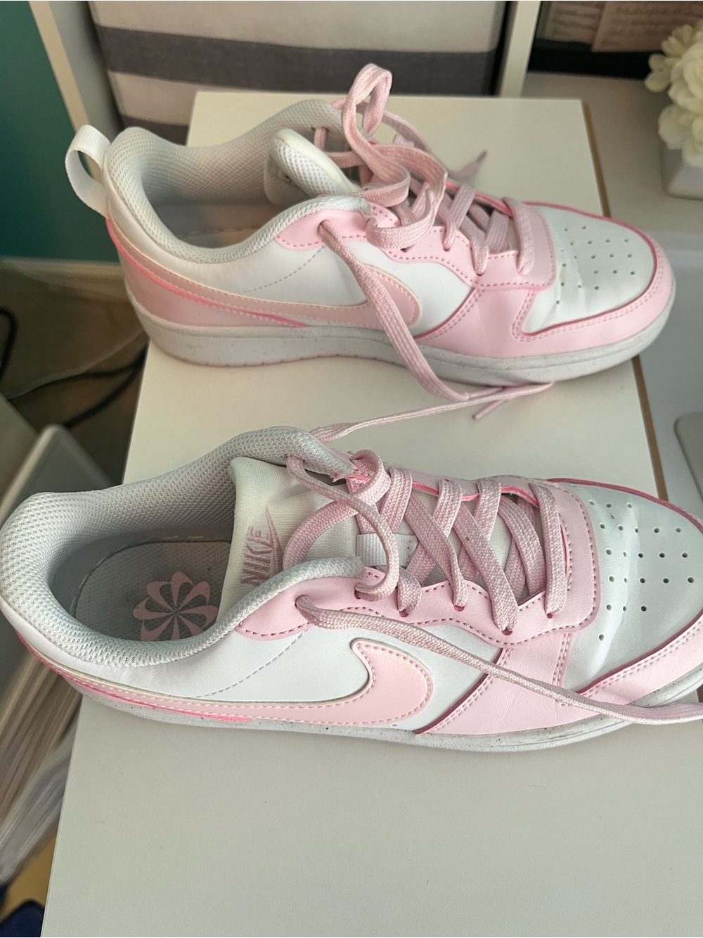 Nike White and Light Pink Court Low-Top Sneakers - Picture 5 of 6